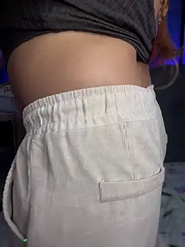 Im Little online show from January 31, 9:27 am