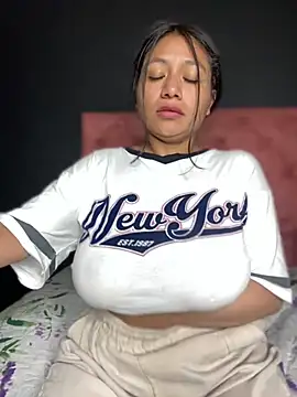 Im Little online show from February 26, 9:42 am