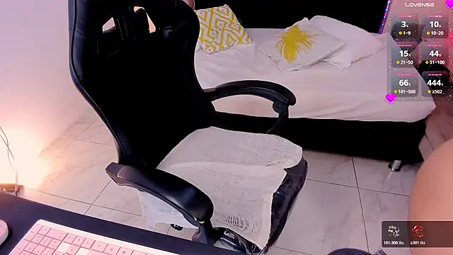 Snapshot of Kendra_Kait chatting on February 16, 12:18 am Kendra Kait online show from February 16, 12:18 am