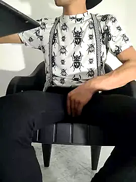 charlesss19 online show from March 3, 8:27 am