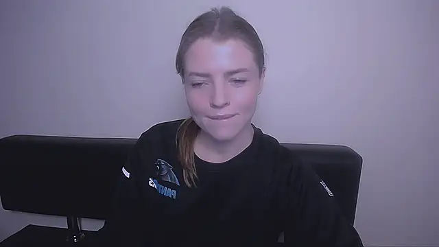 Snapshot of MissOliviaa_ chatting on December 3, 2:49 pm MissOliviaa  online show from December 3, 2:49 pm