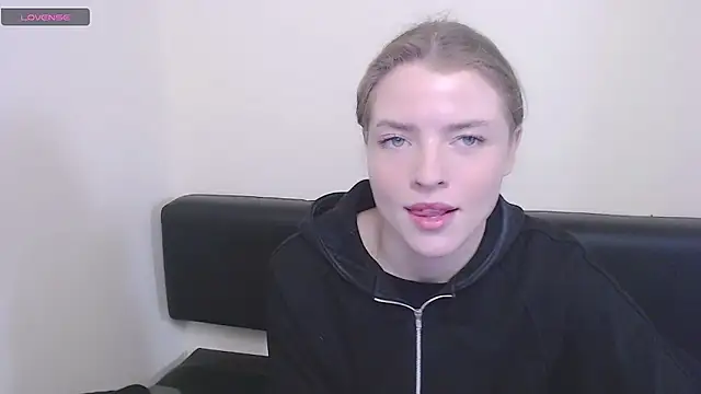 Snapshot of MissOliviaa_ chatting on December 9, 11:36 am MissOliviaa  online show from December 9, 11:36 am