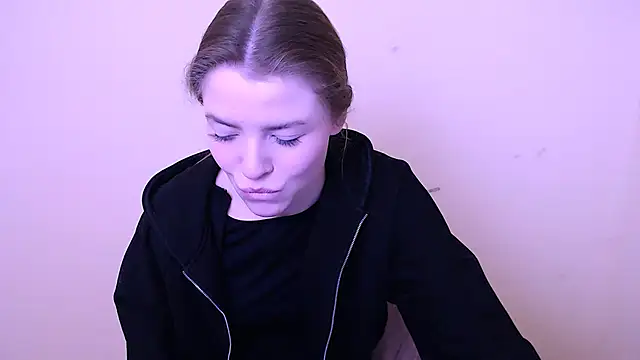 Snapshot of MissOliviaa_ chatting on January 16, 8:22 am MissOliviaa  online show from January 16, 8:22 am