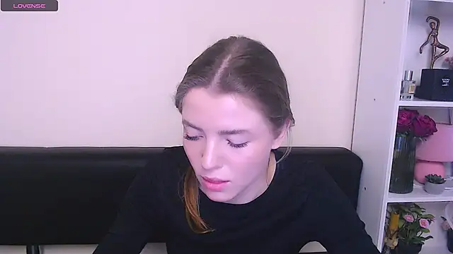 Snapshot of MissOliviaa_ chatting on February 14, 11:21 am MissOliviaa  online show from February 14, 11:21 am