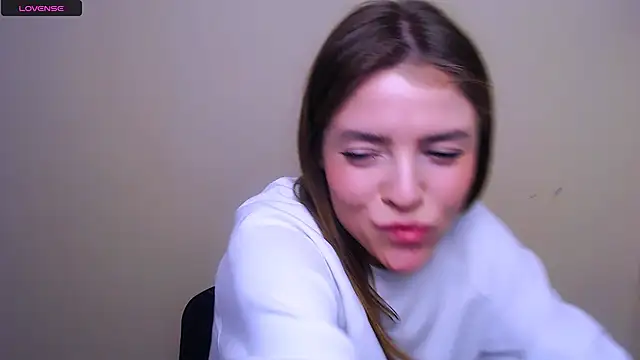 Snapshot of MissOliviaa_ chatting on February 26, 10:47 am MissOliviaa  online show from February 26, 10:47 am