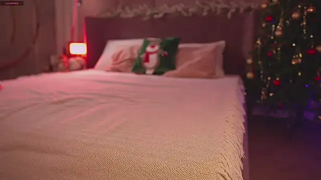 Smiley Mia online show from December 3, 5:15 am