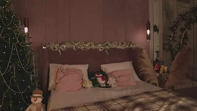 Smiley Mia online show from December 21, 5:14 am