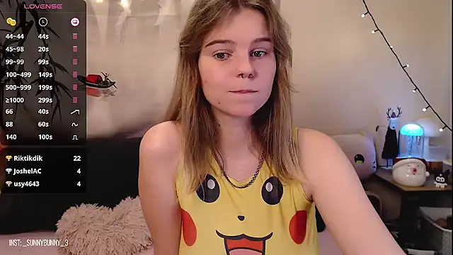 Snapshot of Moona_xx chatting on December 26, 11:35 pm Moona xx online show from December 26, 11:35 pm