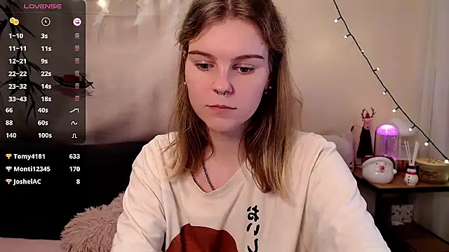 Snapshot of Moona_xx chatting on December 28, 1:08 am Moona xx online show from December 28, 1:08 am