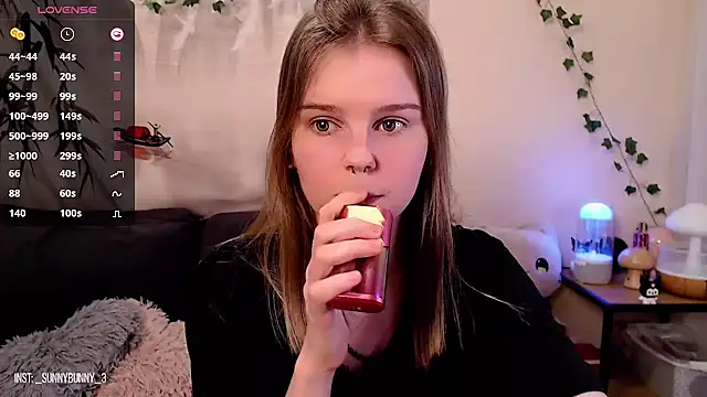 Snapshot of Moona_xx chatting on March 15, 11:28 pm Moona xx online show from March 15, 11:28 pm