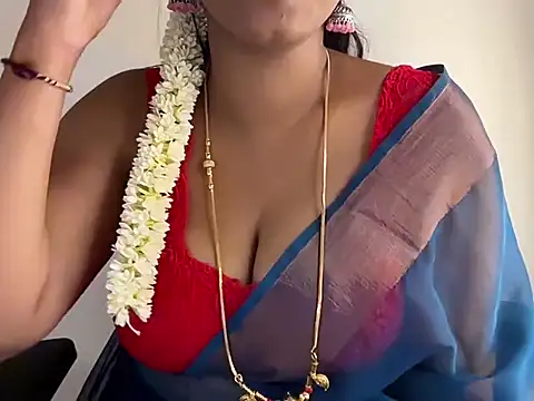 Snapshot of Sexy_Sonu_Bebu chatting on July 1, 5:23 pm Sexy Sonu Bebu online show from July 1, 5:23 pm