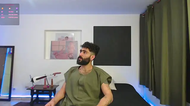 Snapshot of Drogamma chatting on December 4, 11:57 pm Drogamma online show from December 4, 11:57 pm