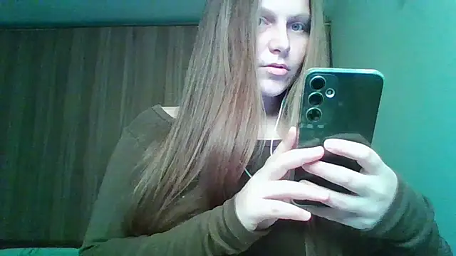 Evasapples online show from March 27, 2:28 pm