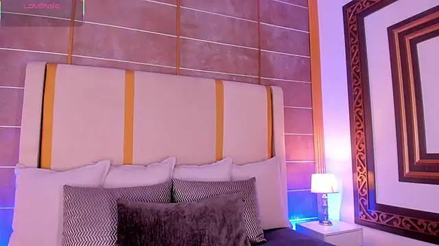 Snapshot of AbigailCarter chatting on October 22, 11:37 pm AbigailCarter online show from October 22, 11:37 pm