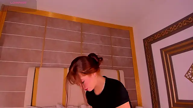 Snapshot of AbigailCarter chatting on October 28, 11:40 pm AbigailCarter online show from October 28, 11:40 pm