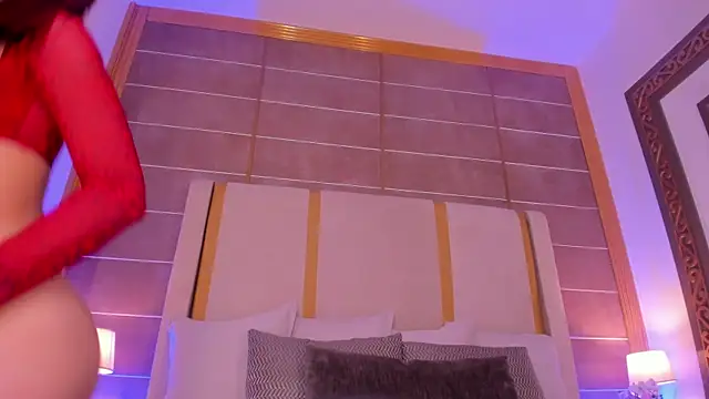 Snapshot of AbigailCarter chatting on December 19, 12:06 am AbigailCarter online show from December 19, 12:06 am