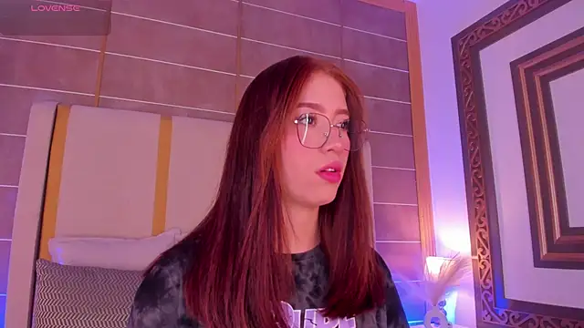 Snapshot of AbigailCarter chatting on February 1, 11:36 pm AbigailCarter online show from February 1, 11:36 pm