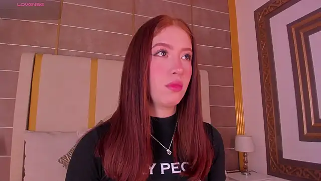 Snapshot of AbigailCarter chatting on February 2, 11:25 pm AbigailCarter online show from February 2, 11:25 pm