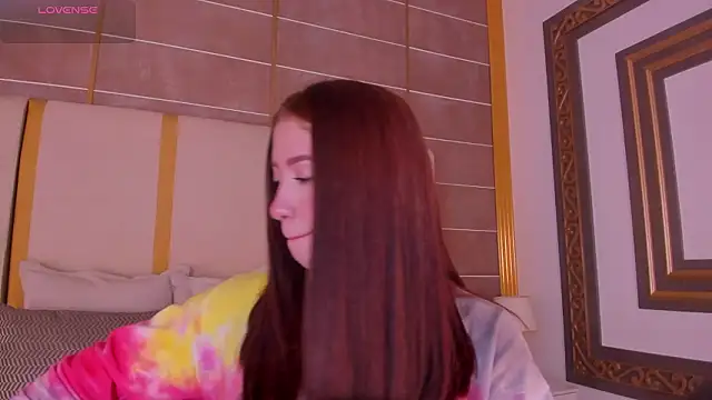 Snapshot of AbigailCarter chatting on February 19, 3:02 am AbigailCarter online show from February 19, 3:02 am