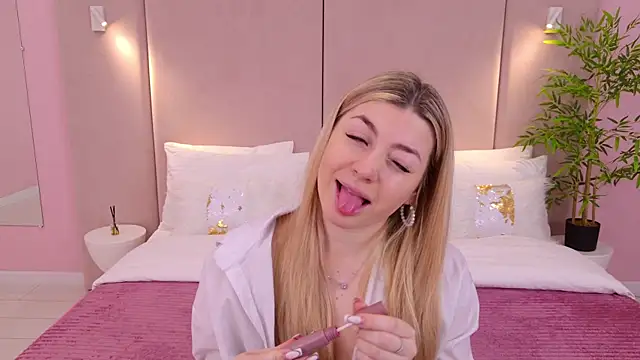 HelenaMorgan online show from February 21, 4:29 am