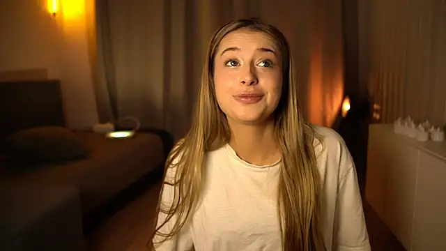 elisa moon online show from December 13, 3:43 pm