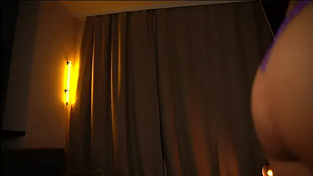 elisa moon online show from December 21, 8:10 pm