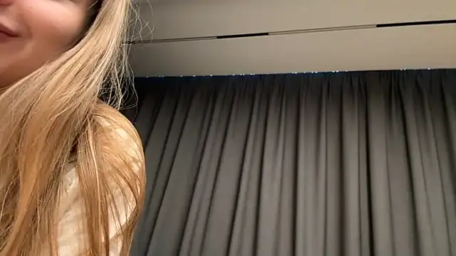 elisa moon online show from December 26, 7:45 am