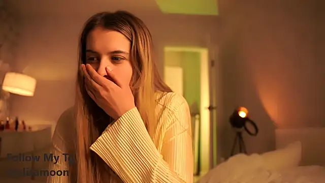 elisa moon online show from March 16, 6:01 pm