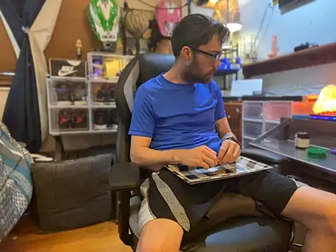 slutty guy12 online show from January 28, 11:28 pm