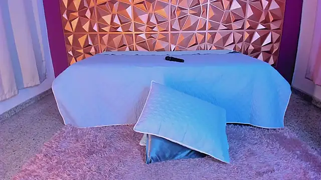 keendaall online show from December 31, 5:11 am