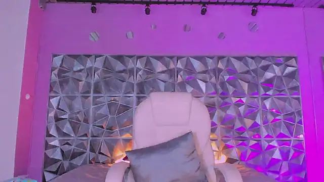 keendaall online show from March 12, 12:47 pm