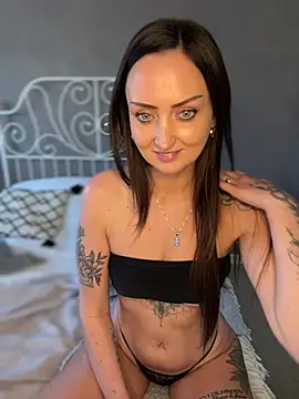 Snapshot of Vixen_Paris chatting on March 18, 1:53 pm Vixen Paris online show from March 18, 1:53 pm