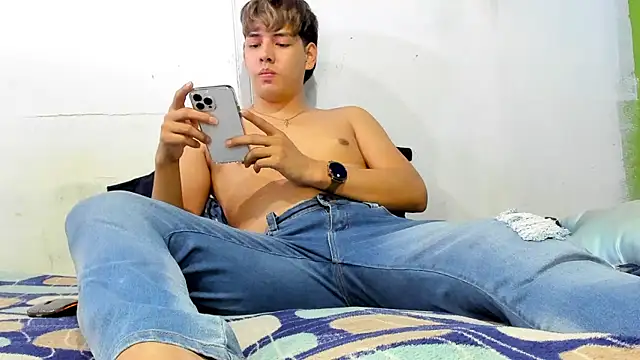 zackmontieel online show from December 4, 9:40 am