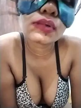 Snapshot of Zaraangle chatting on June 19, 5:06 pm Zaraangle online show from June 19, 5:06 pm