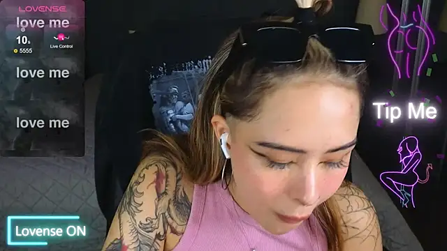 baby  kim online show from October 9, 9:13 pm