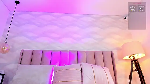 im nika  online show from March 4, 3:37 pm