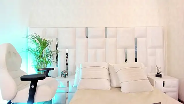 im nika  online show from September 14, 3:33 pm