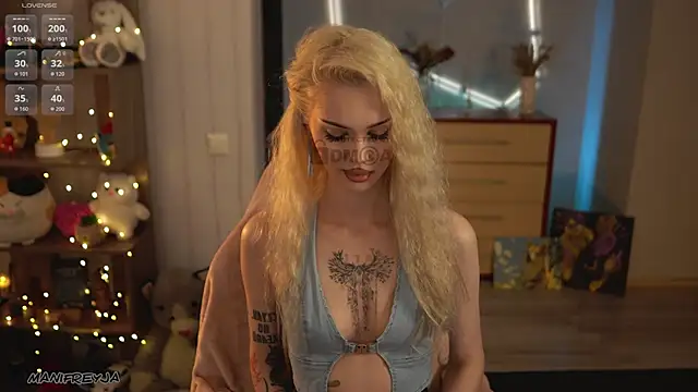 Snapshot of ManiFreyja chatting on June 3, 7:08 pm ManiFreyja online show from June 3, 7:08 pm