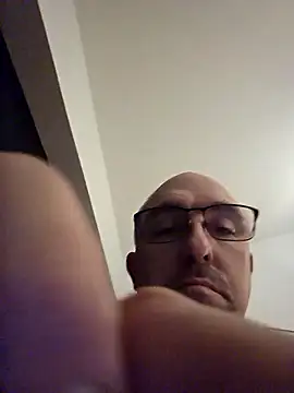 Snapshot of Crosss-23cm chatting on January 9, 8:54 pm Crosss-23cm online show from January 9, 8:54 pm