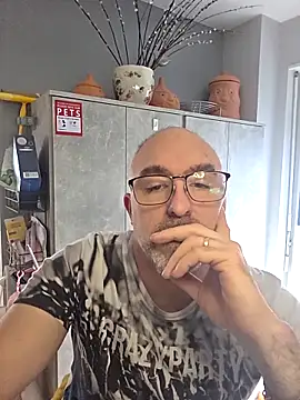 Snapshot of Crosss-23cm chatting on February 20, 9:54 am Crosss-23cm online show from February 20, 9:54 am