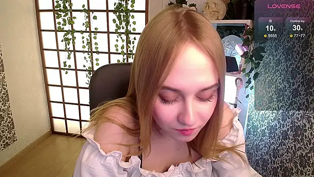 LianaBright online show from December 12, 5:10 am