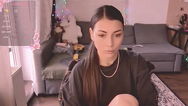 valorant girl online show from March 3, 1:09 pm