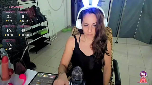 jessiburningheels online show from February 23, 10:28 am