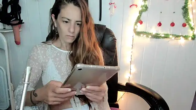 jessiburningheels online show from December 14, 9:14 am