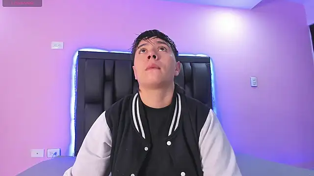 AbbySmiitth  online show from February 22, 6:30 pm