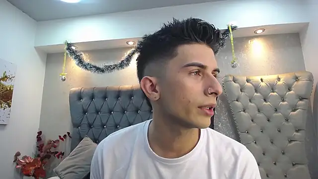 Snapshot of MrWilliseo chatting on December 23, 6:37 pm MrWilliseo online show from December 23, 6:37 pm