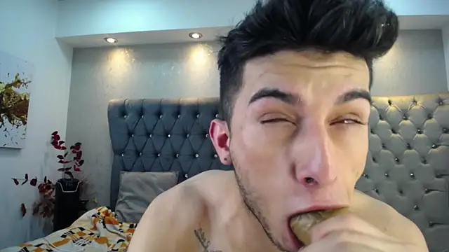 Snapshot of MrWilliseo chatting on February 2, 11:11 pm MrWilliseo online show from February 2, 11:11 pm