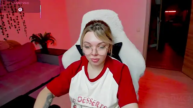 whoa-hoa-hoa-hoa-hoa online show from November 8, 2:28 pm