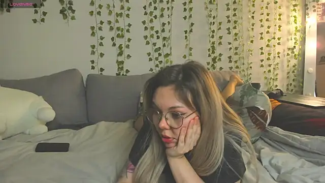 whoa-hoa-hoa-hoa-hoa online show from February 19, 4:36 pm