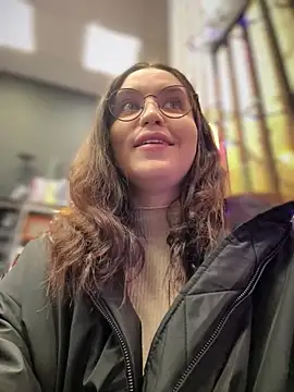 Snapshot of meow_girl chatting on January 17, 9:14 am meow girl online show from January 17, 9:14 am